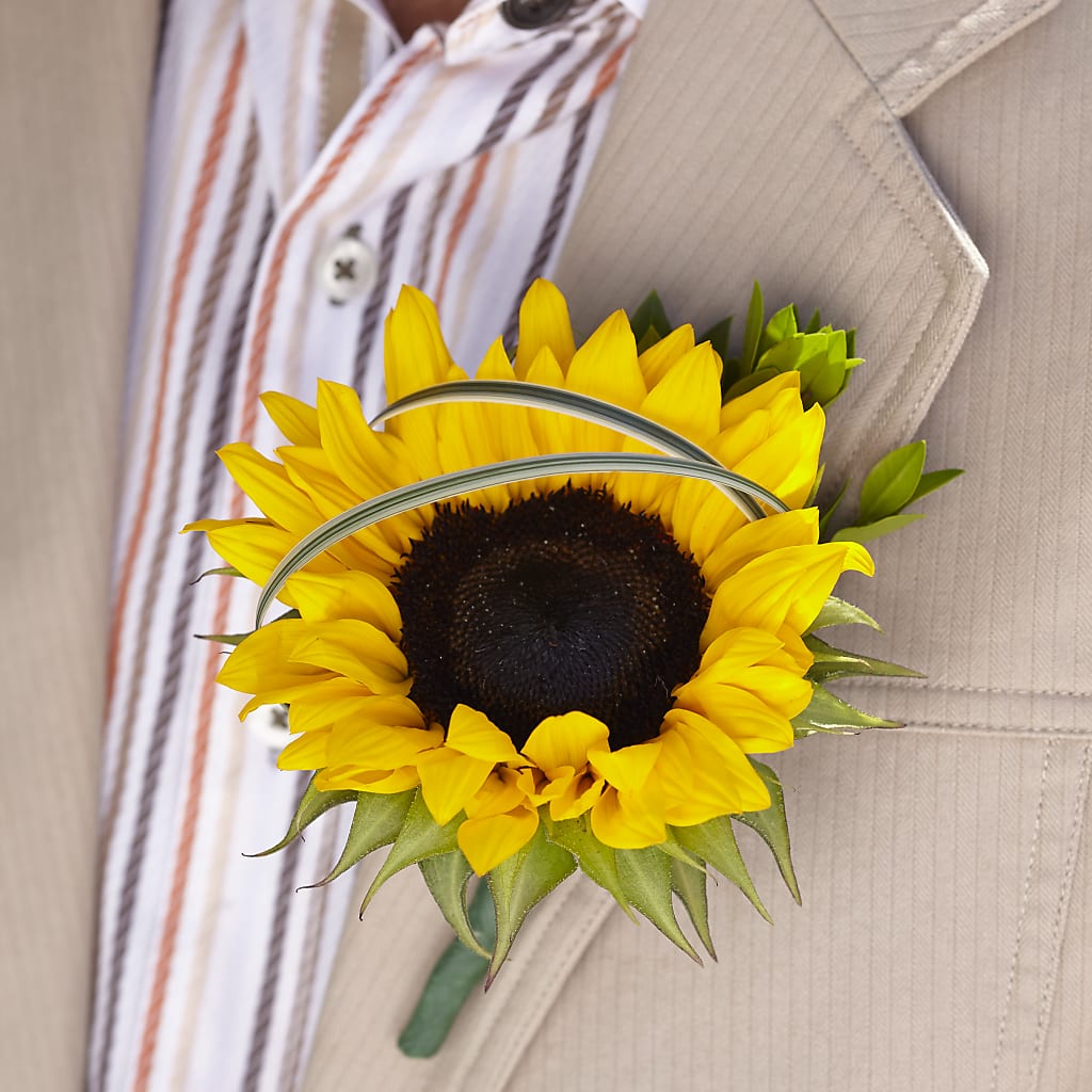 Free Spirit Boutonniere – House Of Flowers, Breckenridge TX